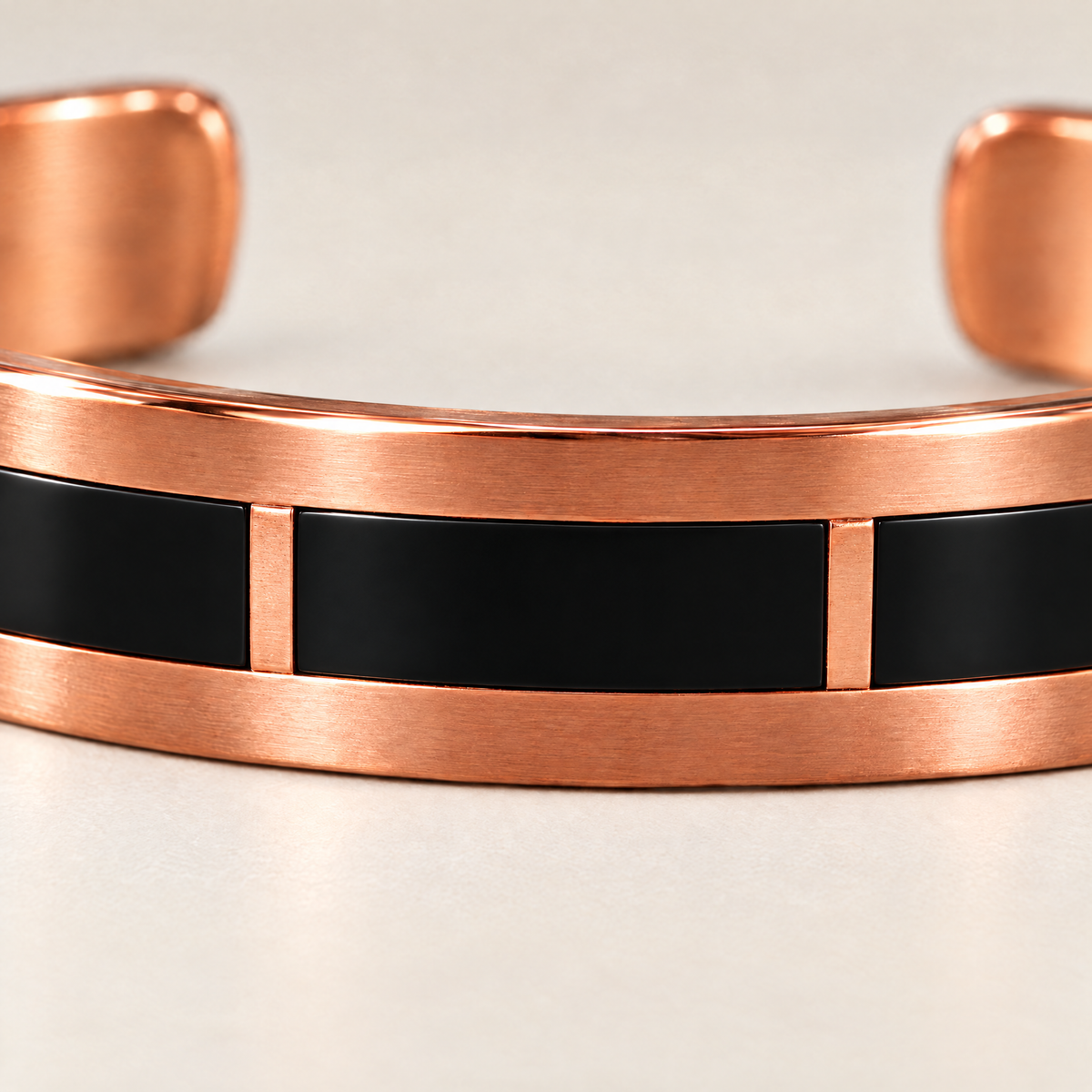Wide Black Segment: close view of the black inlay and the copper cross-bars between segments
